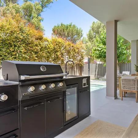 Villa Vivi Homes - Sandline - Private Pool - Garden