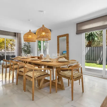 Vivi Homes - Sandline - Private Pool - Garden