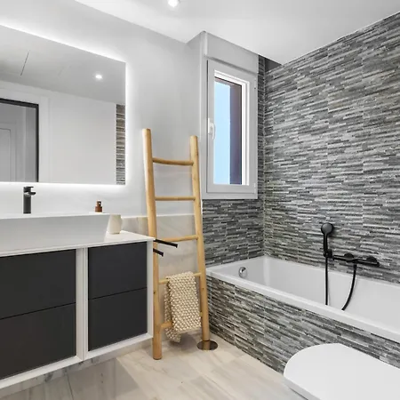 Villa Vivi Homes - Sandline - Private Pool - Garden