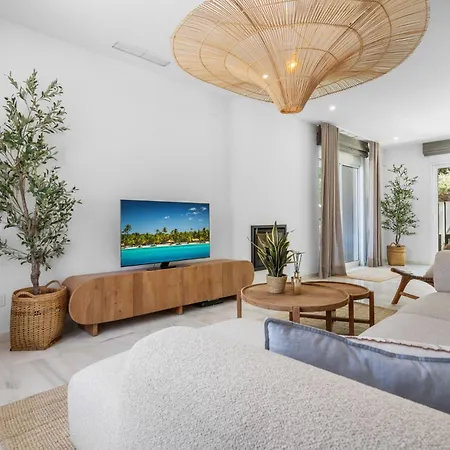 Vivi Homes - Sandline - Private Pool - Garden *